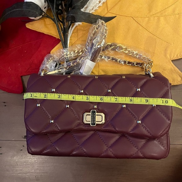 Elegant Badgley Mischka Burgundy Quilted Chain Bag - Picture 7 of 9